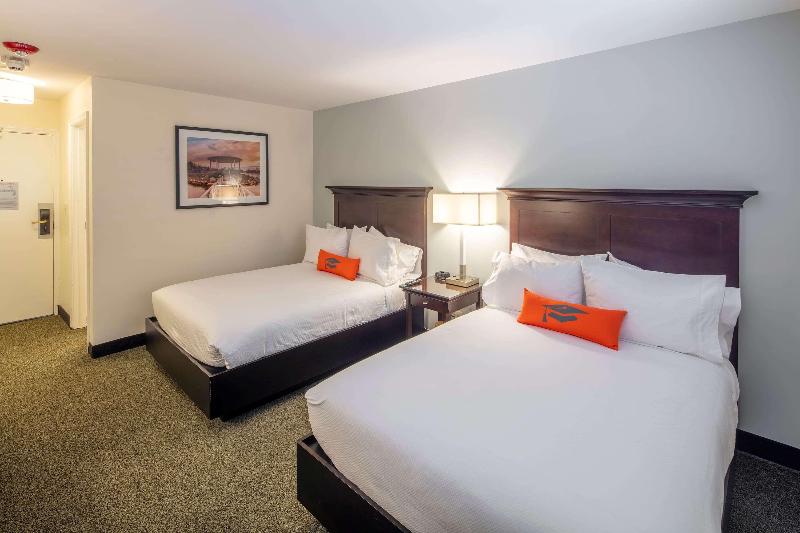 Номер Стандарт, Collegian Hotel & Suites, Trademark Collection By Wyndham