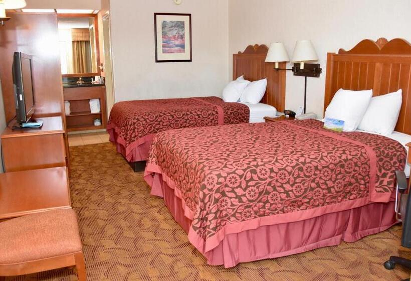 带2个双人床的标准工作室, Days Inn By Wyndham Las Cruces