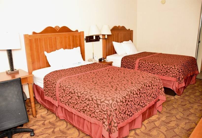 带2个双人床的标准工作室, Days Inn By Wyndham Las Cruces