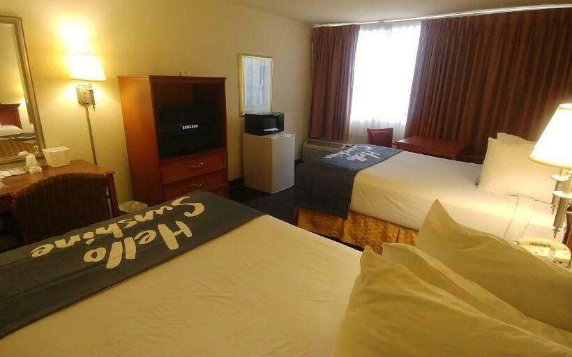 Номер Стандарт 2 Двуспальные Кровати, Days Inn By Wyndham Sidney Oh