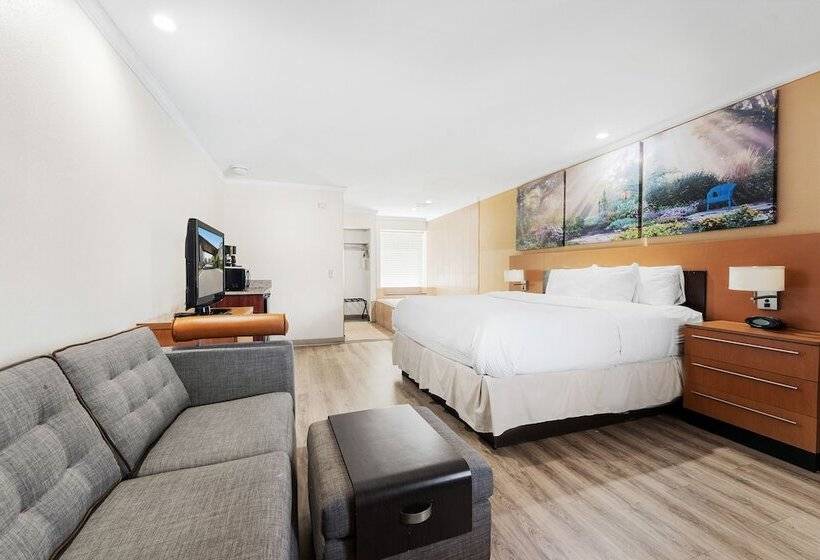 Студия Стандарт Двуспальная Кровать, Days Inn & Suites By Wyndham Roseville/detroit Area