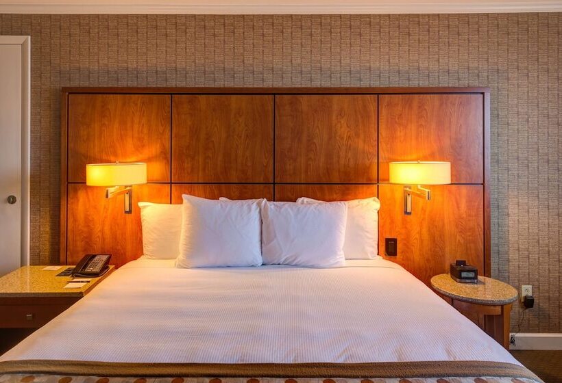 Junior Suite, Doubletree By Hilton Akron Fairlawn