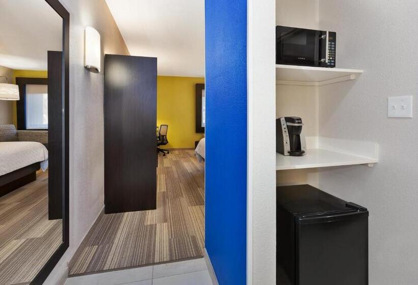 Номер Стандарт 2 Двуспальные Кровати, Holiday Inn Express Detroit Warren/general Motors Technology Center, An Ihg