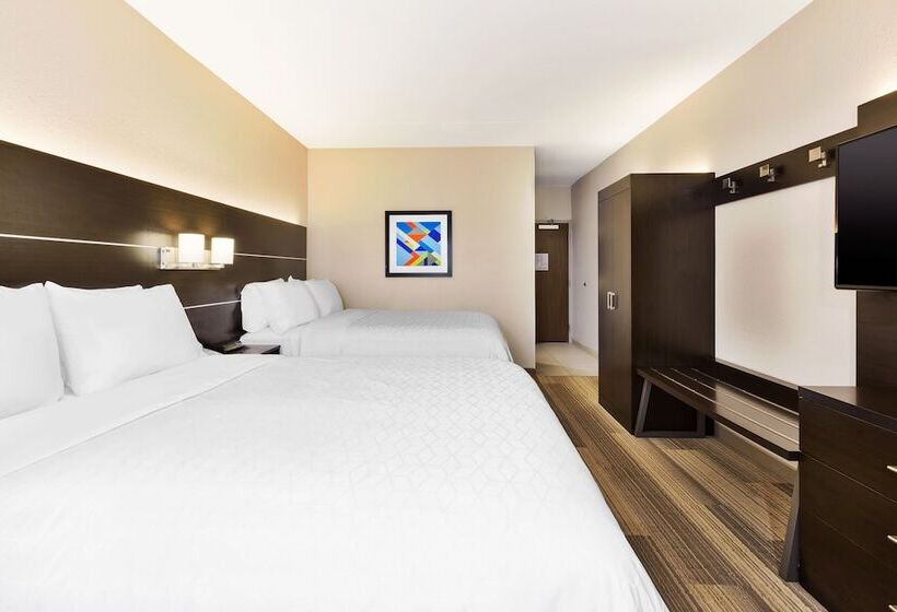 Номер Стандарт 2 Двуспальные Кровати, Holiday Inn Express Detroit Warren/general Motors Technology Center, An Ihg