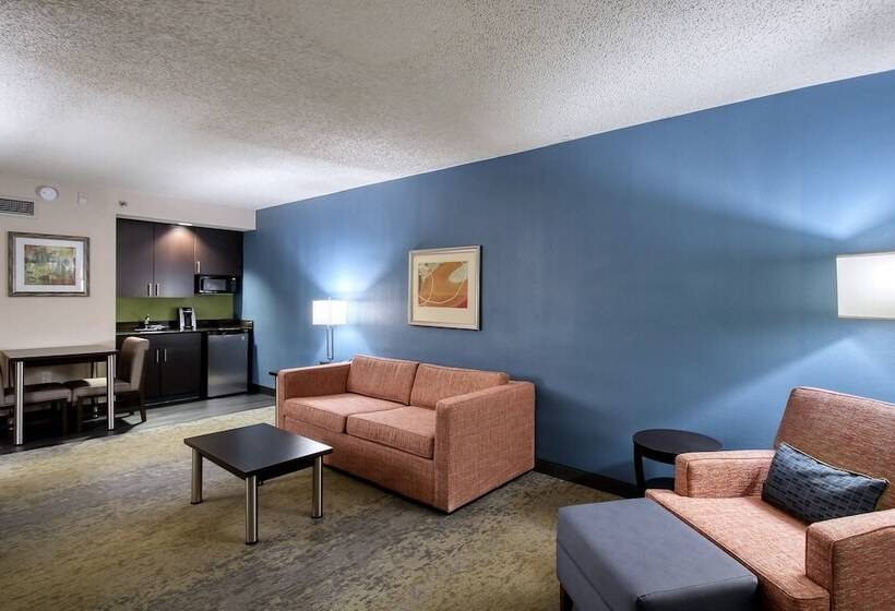Suite, Holiday Inn & Suites Atlanta Airport North, An Ihg