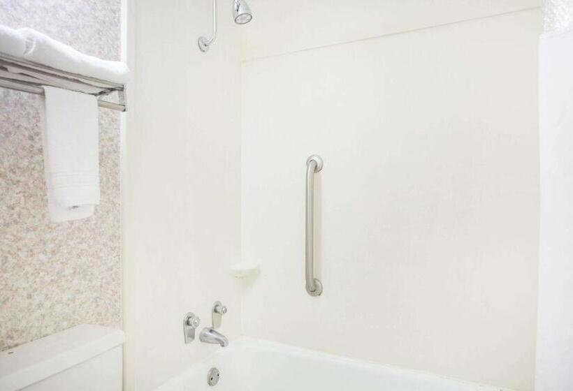 Quarto Deluxe Cama King, Ramada By Wyndham & Suites Warner Robins