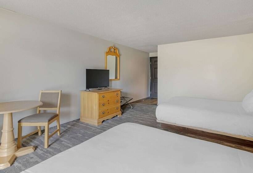 带2个双人床的标准工作室, Green Granite Inn, Ascend Hotel Collection