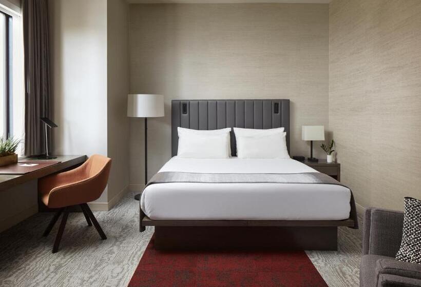 带大床的小型套房, THesis Hotel Miami Coral Gables, Curio Collection by Hilton