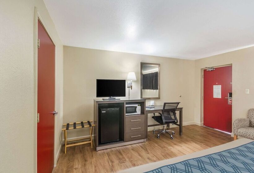 سوییت, Econo Lodge Inn & Suites I 35 At Shawnee Mission
