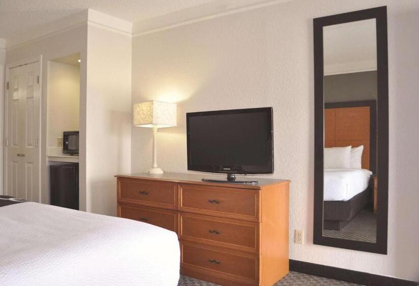 Номер Deluxe Кровать Кинг, La Quinta Inn By Wyndham Dallas Uptown