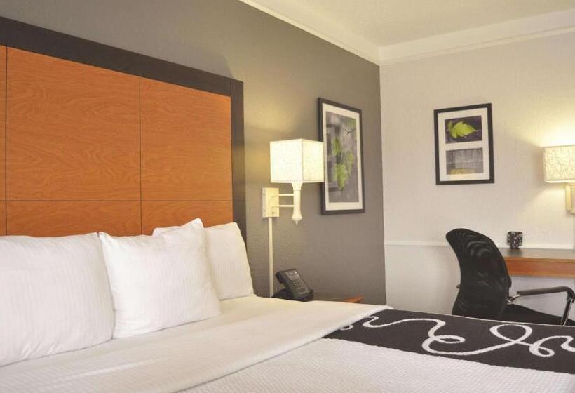 Номер Стандарт Кровать Кинг Адаптированный для Инвалидов, La Quinta Inn By Wyndham Dallas Uptown