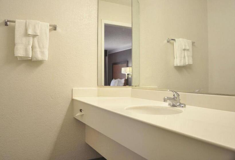 Family Suite, La Quinta Inn By Wyndham Dallas Uptown
