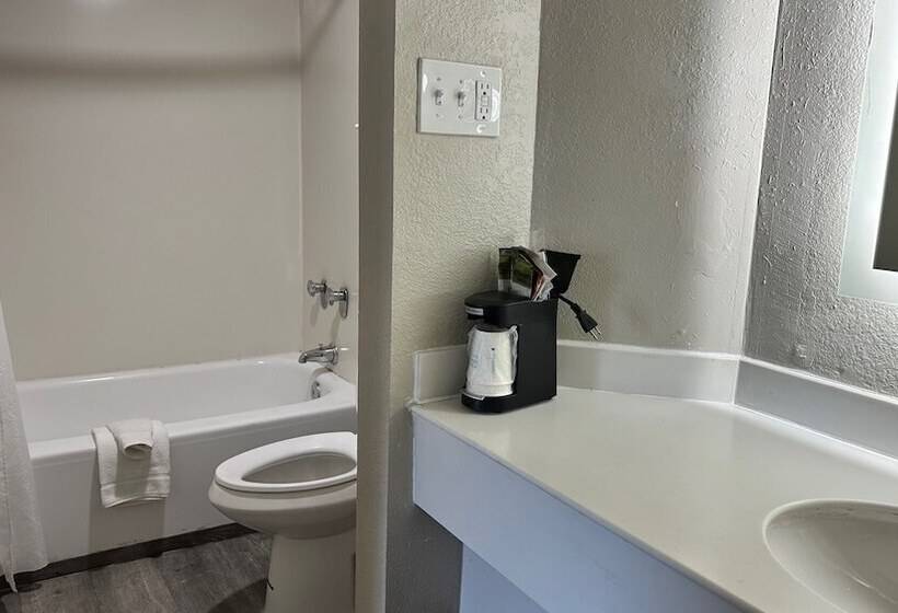 Номер Стандарт 2 Двуспальные Кровати, Days Inn By Wyndham San Diego Vista