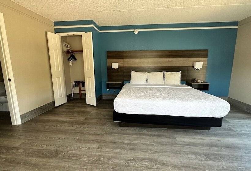 Номер Deluxe, Days Inn By Wyndham San Diego Vista