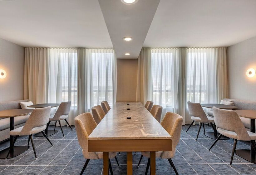 클럽 스위트, Sheraton Suites Old Town Alexandria