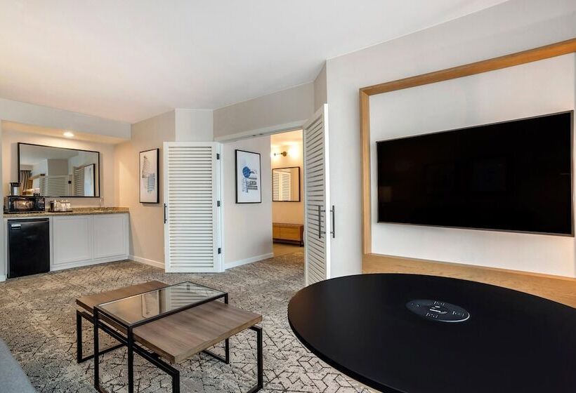 Люкс, Sheraton Suites Wilmington Downtown