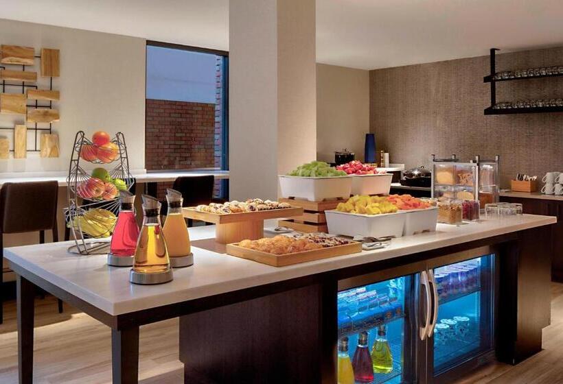이그제큐티브 룸 킹사이즈 침대, Lincolnshire Marriott Resort