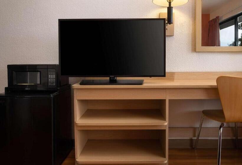 Четырехместный Номер Deluxe, Motel 6 San Luis Obispo, Ca  North
