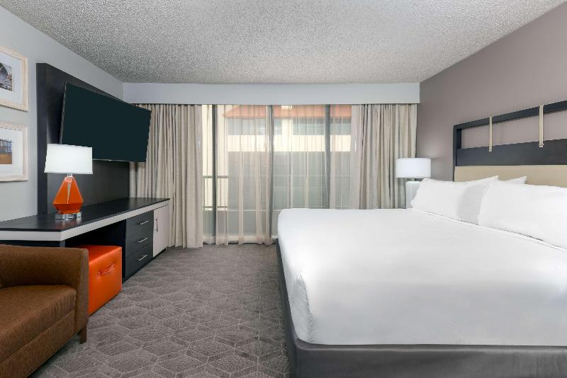 סוויטת פרמיום, Embassy Suites By Hilton Dallas Park Central Area