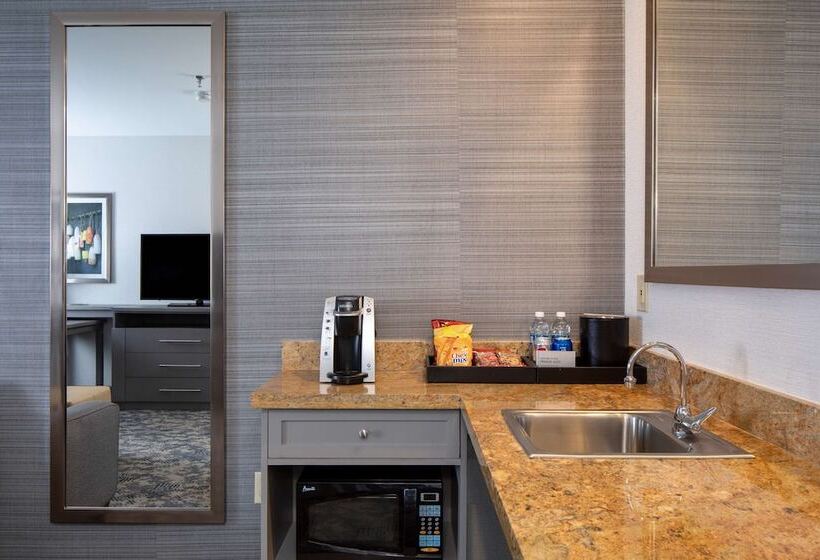 Люкс Премиум, Embassy Suites By Hilton Portland Maine