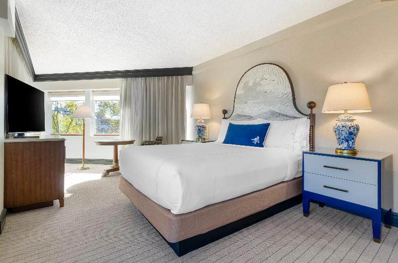 스위트 킹사이즈 침대, Omni Charlottesville