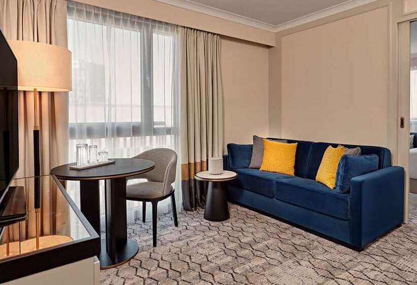 스탠다드 룸, Phillips Kansas City Curio Collection By Hilton