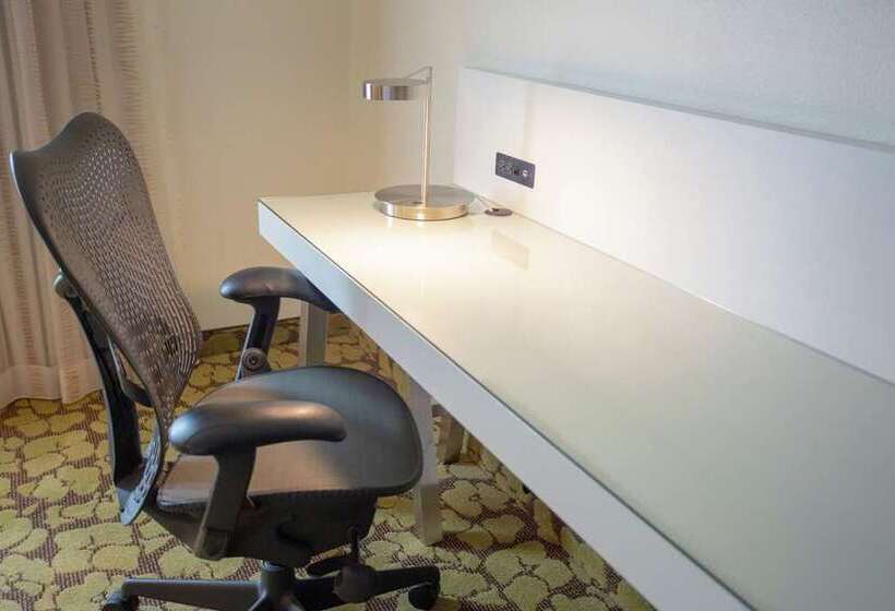 스탠다드 룸 킹사이즈 침대, Phillips Kansas City Curio Collection By Hilton