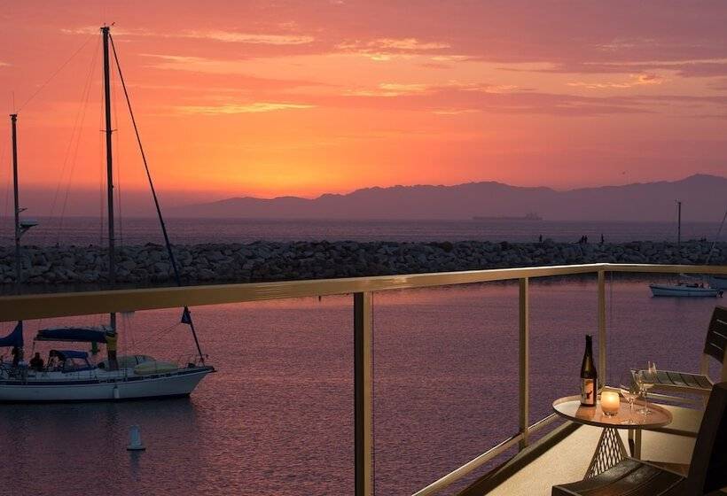 Номер Deluxe Кровать Кинг, Portofino Hotel & Marina