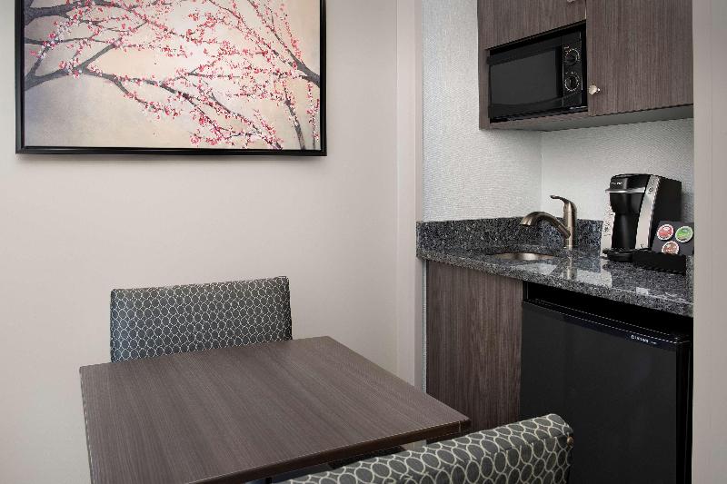 스탠다드 룸 킹사이즈 침대, West End Washington Dc, Tapestry Collection By Hilton