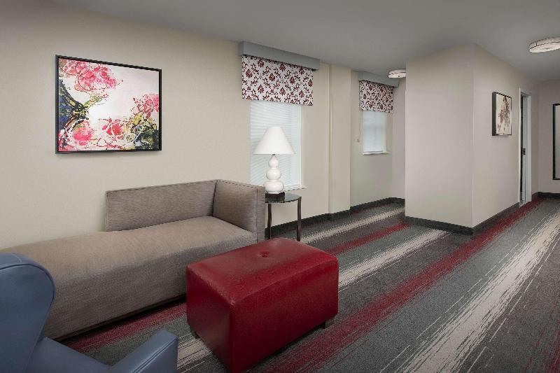 스위트 킹사이즈 침대, West End Washington Dc, Tapestry Collection By Hilton