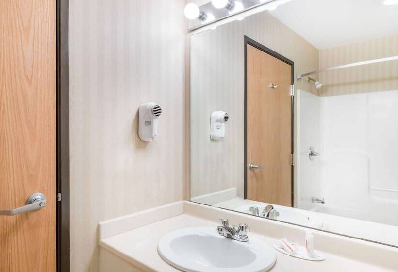 스탠다드 룸 더블 침대 2개, Days Inn & Suites By Wyndham Bridgeport  Clarksburg