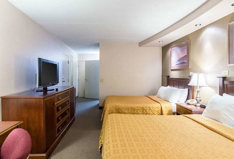 Номер Стандарт 2 Двуспальные Кровати, Plaza Inn & Suites