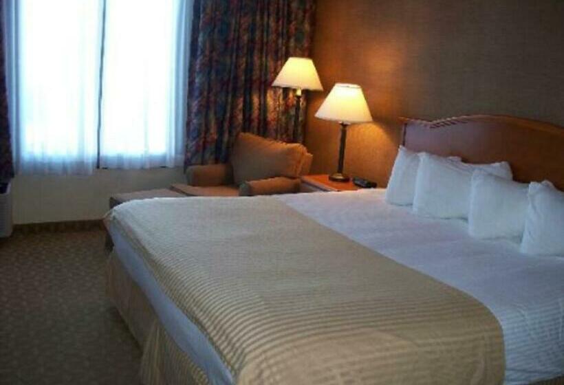 Стандартный Номер Кровать Кинг, Ramada By Wyndham Watertown Thousand