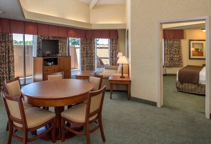 Президентский Люкс, Red Lion Hotel Pasco Airport & Conference Center