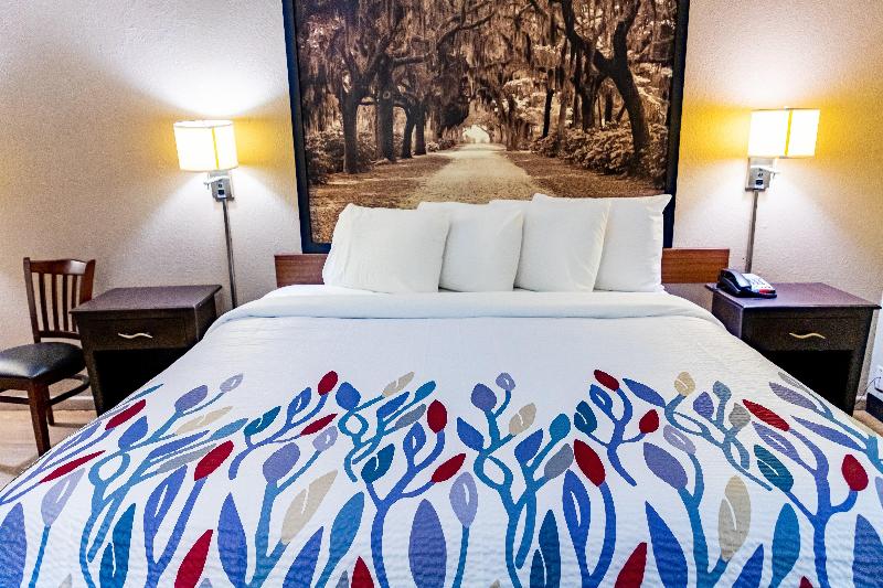 Номер Superior Кровать Кинг, Red Roof Inn Savannah   Richmond Hill I 95