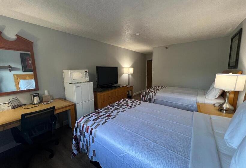 带2个双人床的标准工作室, Economy 7 Inn   Norfolk
