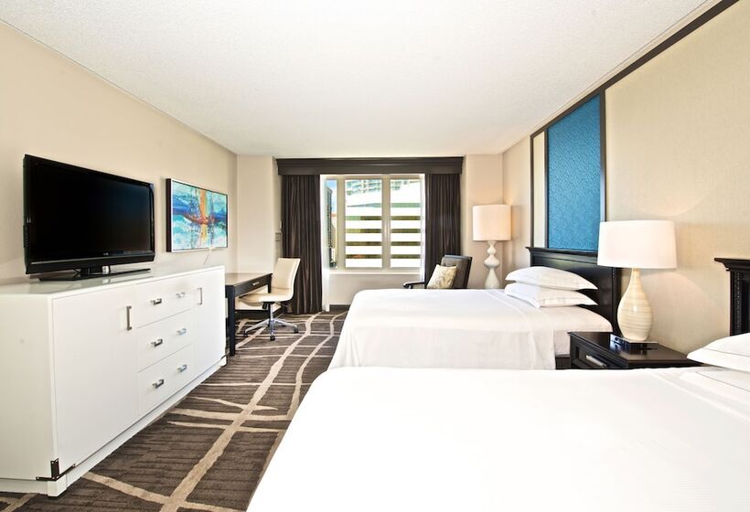 Номер Стандарт 2 Двуспальные Кровати, Hilton St. Petersburg Bayfront