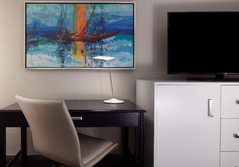 Номер Deluxe, Hilton St. Petersburg Bayfront