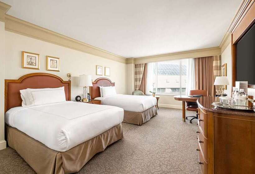 Номер Deluxe, Hilton St. Petersburg Bayfront