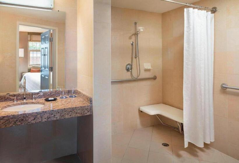 스탠다드 룸 킹사이즈 침대, Sheraton Commander