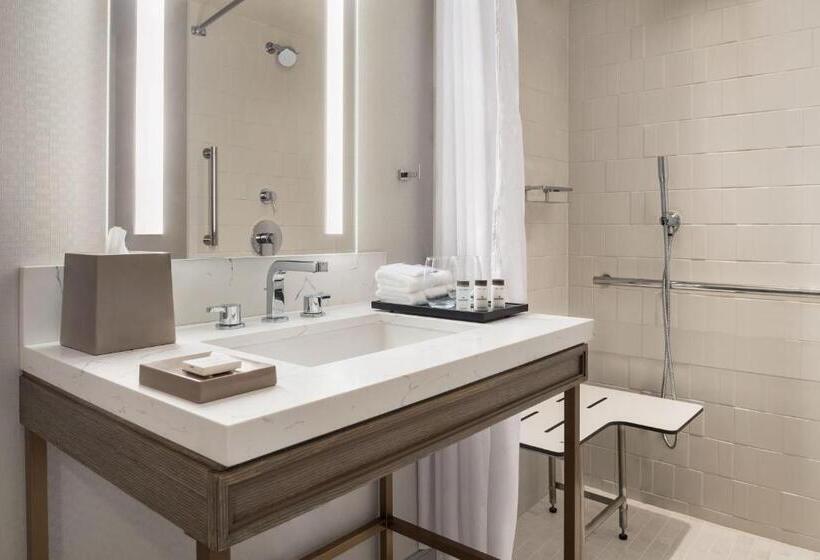 스탠다드 룸 킹사이즈 침대, Sheraton Madison