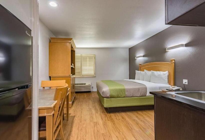 带大床的豪华间, Quality Inn & Suites Plano East   Richardson