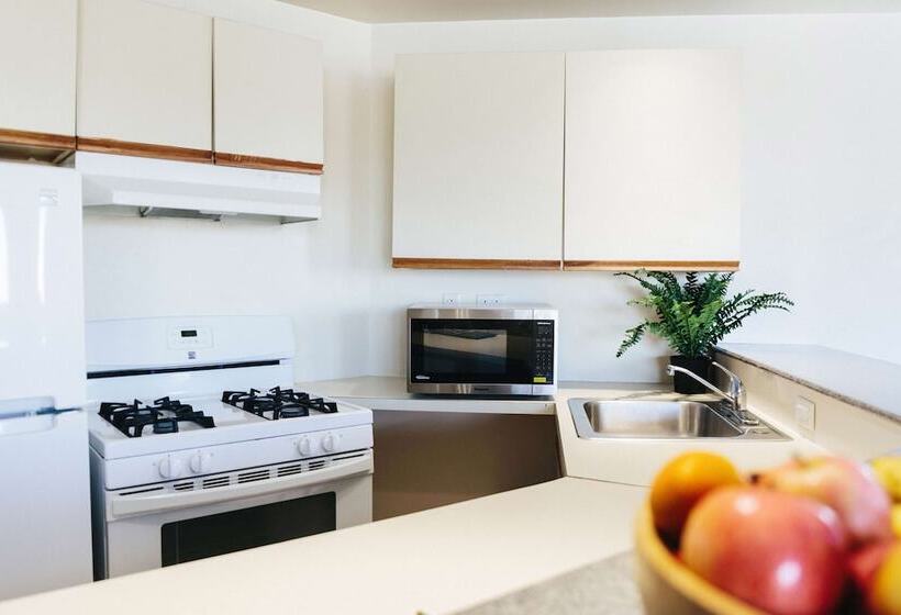 Королевский Люкс, Stamford Suites
