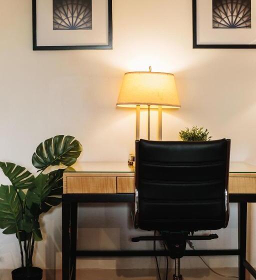 Королевский Люкс, Stamford Suites