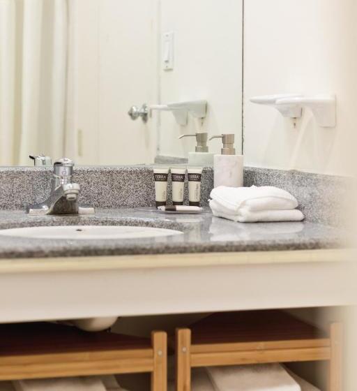 Королевский Люкс, Stamford Suites