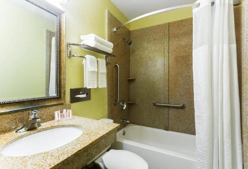 חדר סטנדרט עם מיטת קינג, Super 8 By Wyndham Brunswick/st Simons Island Area