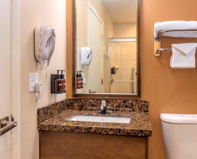 Полулюкс, Boulder University Inn