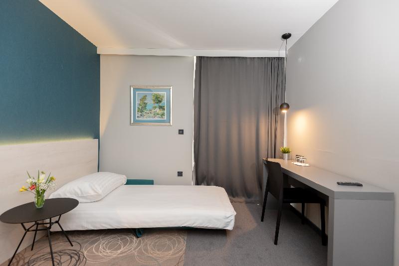 Superior Room, Kolovare
