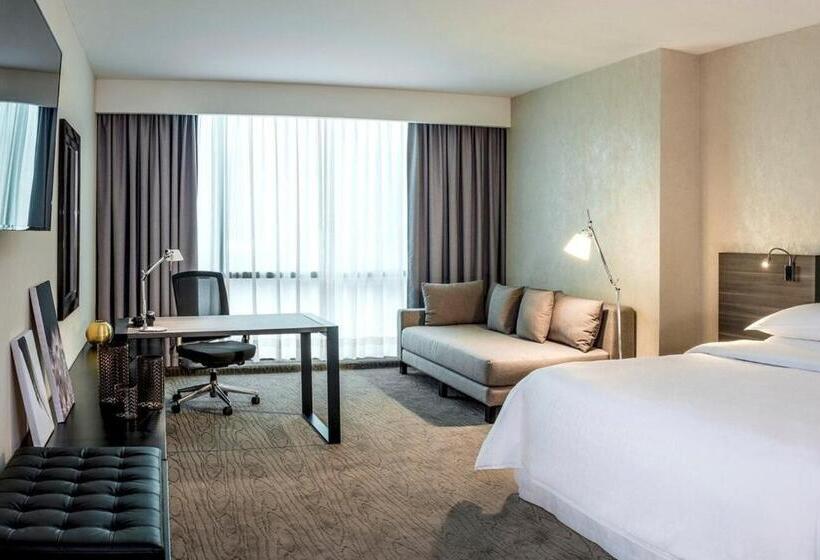 带大床的豪华间, Wyndham Monterrey Ambassador Centro