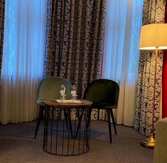 Quarto superior, Villa Carlton   Adults Only